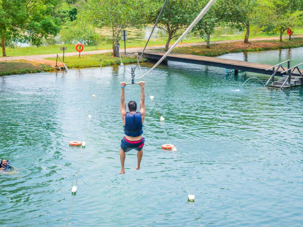 Tirolesa Aquática Balneário Nascente Azul