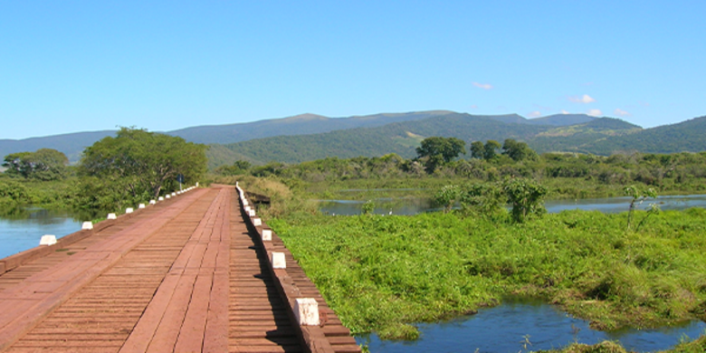 Imagem panorâmica da estrada pantanal como complemento à viagem pela região no feriado de 7 de Setembro