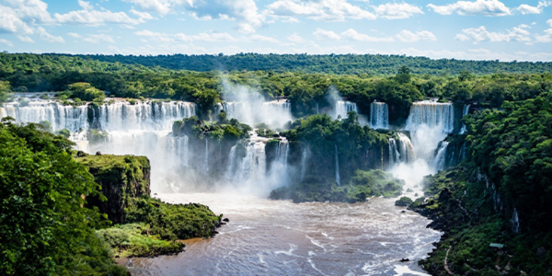 As 7 maravilhas da natureza do Brasil: vista aérea das Cataratas do Iguaçu